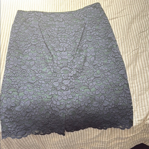 Elegant Tory Burch Lace Pencil Skirt - Navy Blue with green lining  size 10 - Picture 5 of 5